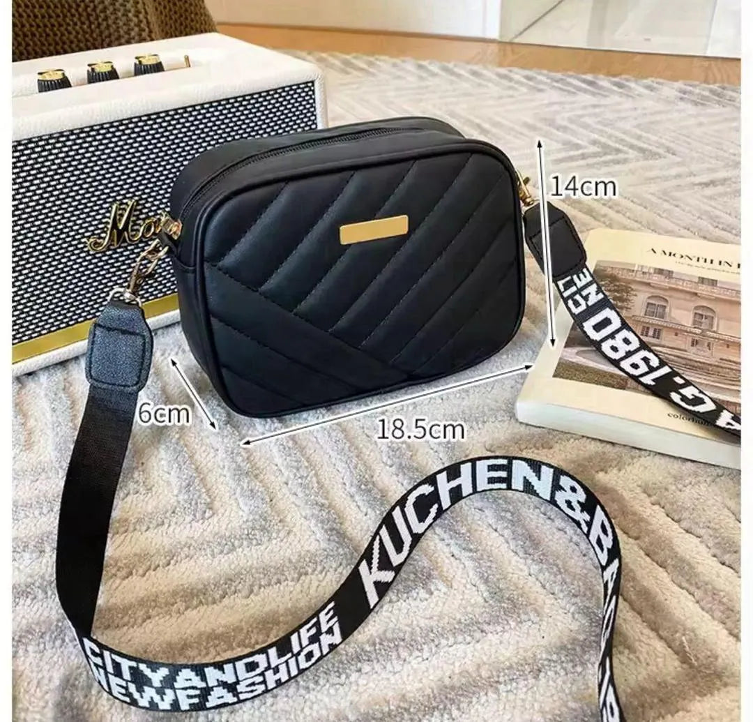 Elegant White Chevron Quilted Crossbody Bag – Chic Streetwear Camera Bag