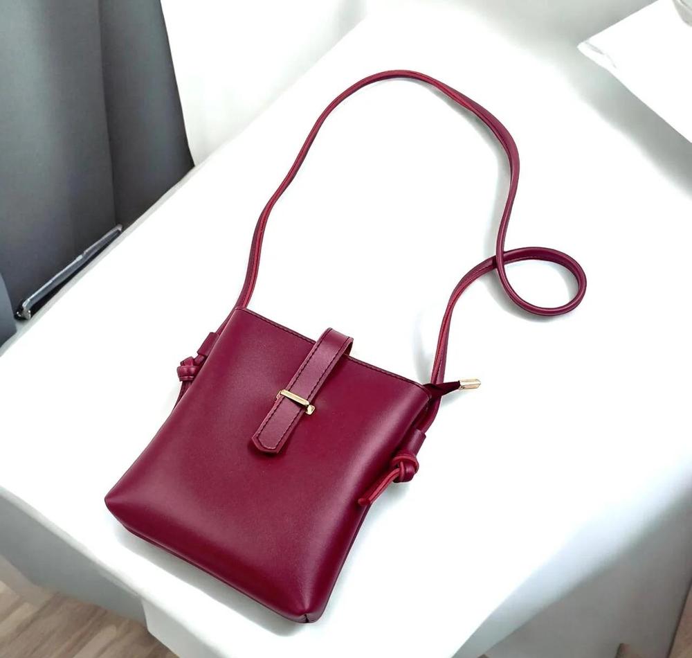 PU leather ladies  shoulder handbag with strap.